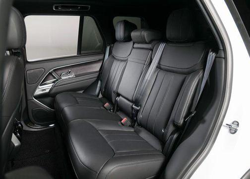 Fuji White 2026 Land Rover Range Rover P400 SE