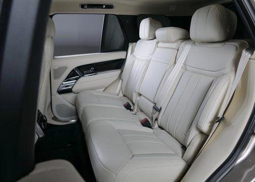 2025 Land Rover Range Rover P550e SE