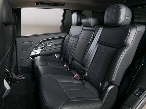 2025 Land Rover Range Rover P400 SE 7 Seat
