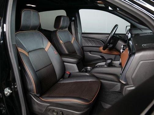 Onyx Black 2024 GMC Canyon AT4