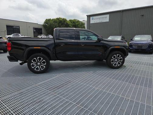 Onyx Black 2024 GMC Canyon AT4