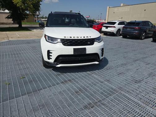Fuji White 2023 Land Rover Discovery P300 S R-Dynamic