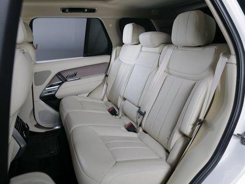 Ostuni Pearl White 2023 Land Rover Range Rover P400 SE