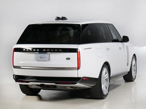 Ostuni Pearl White 2023 Land Rover Range Rover P400 SE