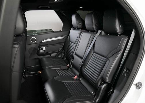 2025 Land Rover Discovery P300 Dynamic SE
