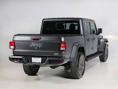 Crystal Metallic 2021 Jeep Gladiator Overland