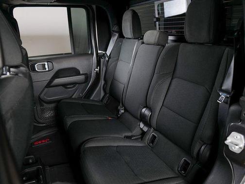 Granite Crystal Clearcoat Metallic 2021 Jeep Gladiator Overland