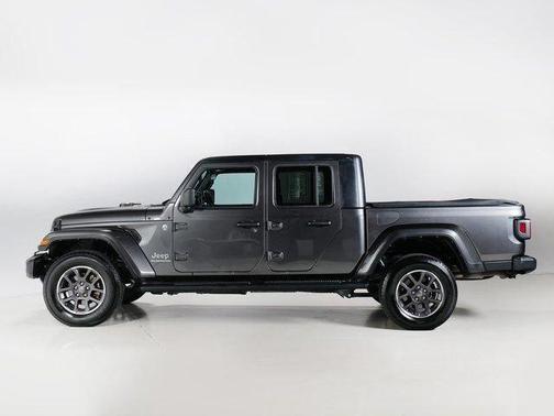 Crystal Metallic 2021 Jeep Gladiator Overland