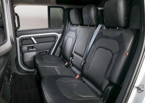 2024 Land Rover Defender P400 X-Dynamic SE