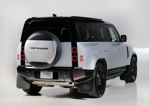 2024 Land Rover Defender P400 X-Dynamic SE