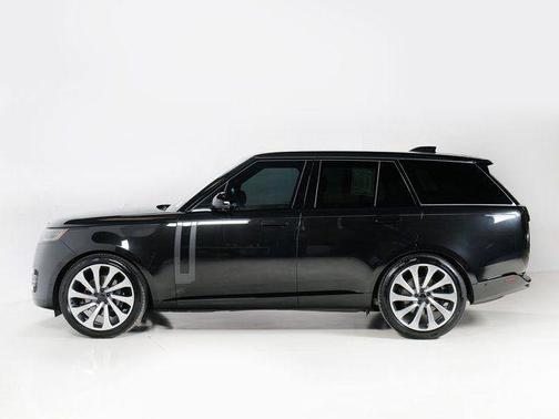 Santorini Black 2026 Land Rover Range Rover P400 SE