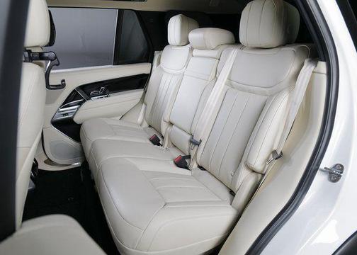 2026 Land Rover Range Rover P550e SE
