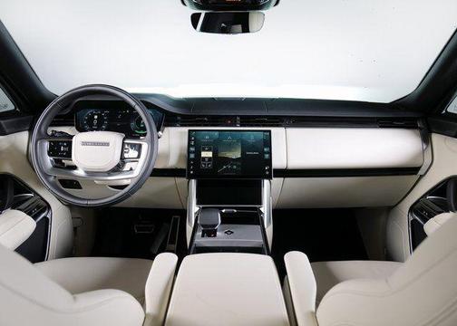 2026 Land Rover Range Rover P550e SE