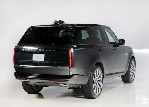 Santorini Black 2026 Land Rover Range Rover P400 SE