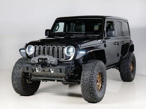 Black Clearcoat 2025 Jeep Wrangler Sahara