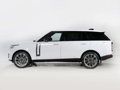 Fuji White 2026 Land Rover Range Rover P400 SE 7 Seat