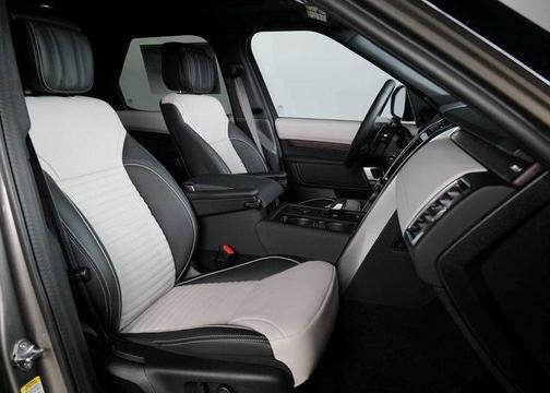 2024 Land Rover Discovery P300 Dynamic SE