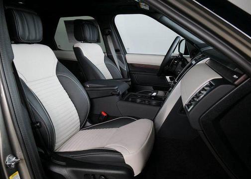 2024 Land Rover Discovery P300 Dynamic SE
