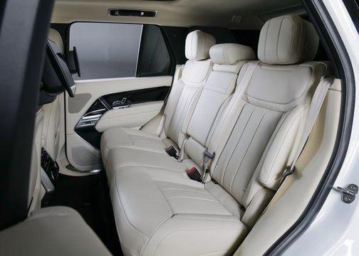 2026 Land Rover Range Rover P550e SE