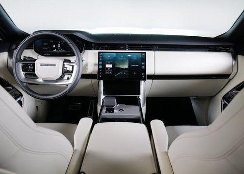 2026 Land Rover Range Rover P550e SE