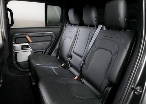 2023 Land Rover Defender SE