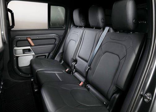 2023 Land Rover Defender SE