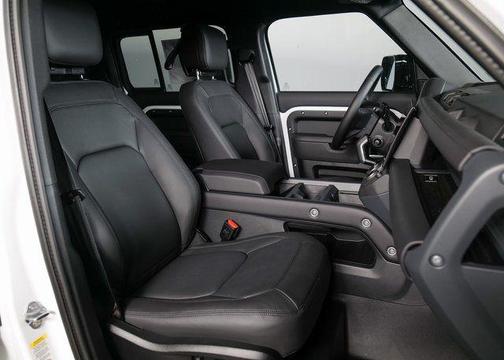 Fuji White 2026 Land Rover Defender P400 X-Dynamic SE