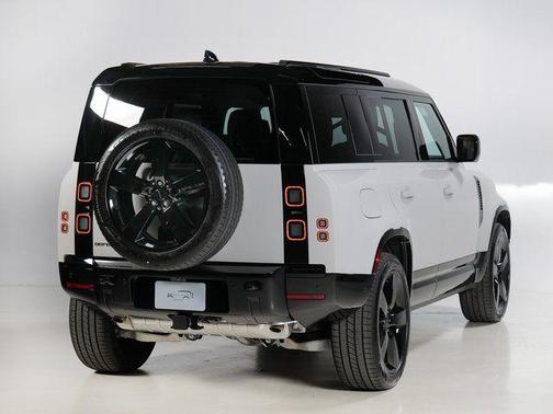 Borasco Grey 2026 Land Rover Defender P400 X-Dynamic SE
