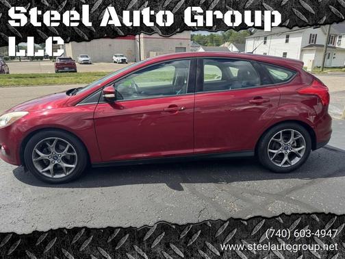 Red 2014 Ford Focus SE