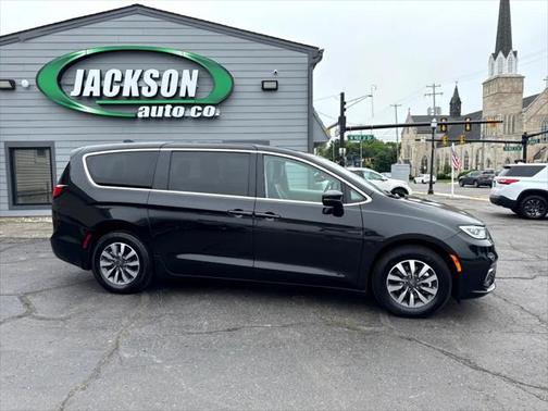 2023 Chrysler Pacifica Hybrid Touring L