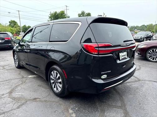 2023 Chrysler Pacifica Hybrid Touring L
