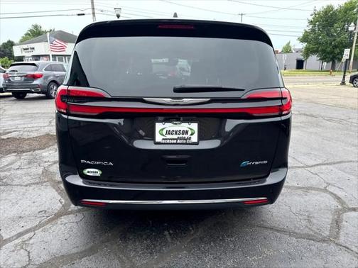 2023 Chrysler Pacifica Hybrid Touring L