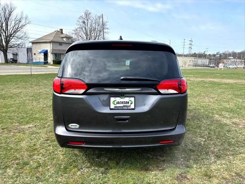 2021 Chrysler Voyager LXI
