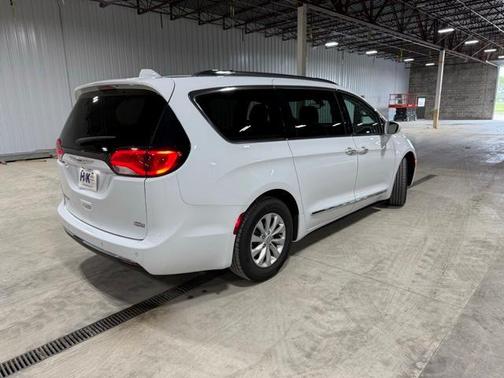 2019 Chrysler Pacifica Touring-L