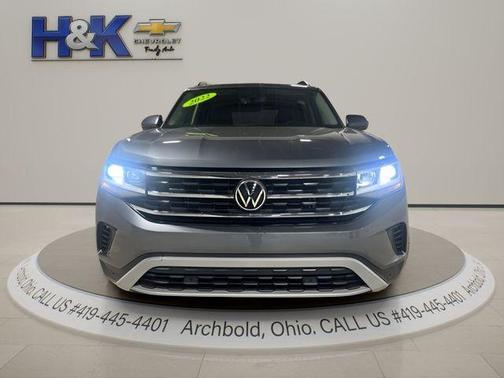 Platinum Gray Metallic 2022 Volkswagen Atlas 2.0T SE w/Technology