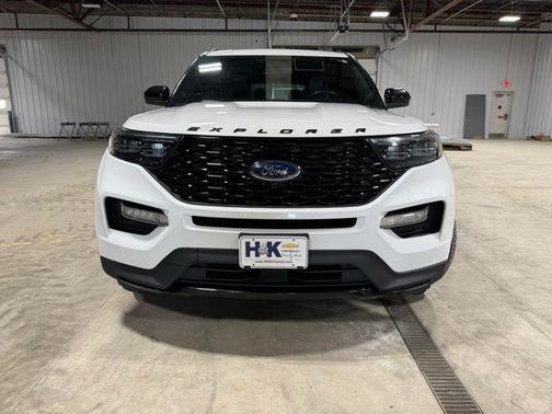 Star White 2022 Ford Explorer ST-Line