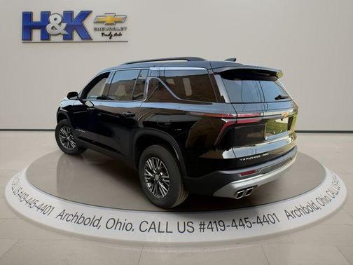 Mosaic Black Metallic 2025 Chevrolet Traverse LT