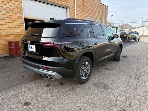 Mosaic Black Metallic 2025 Chevrolet Traverse LT