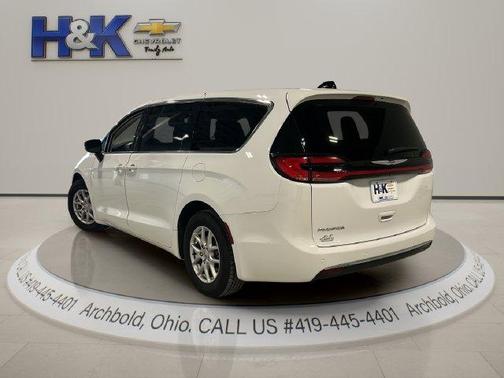 Bright White Clearcoat 2024 Chrysler Pacifica Touring-L