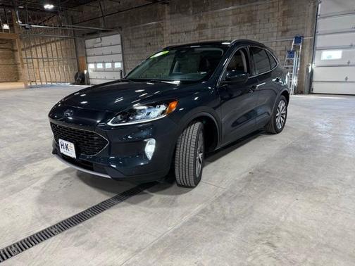 2022 Ford Escape Titanium Hybrid