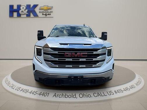White 2022 GMC Sierra 1500 SLE