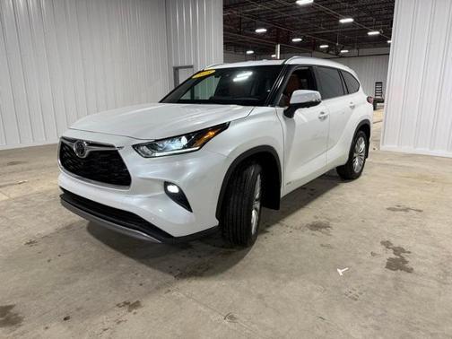2025 Toyota Highlander Hybrid Platinum