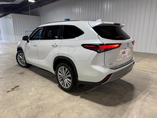 2025 Toyota Highlander Hybrid Platinum