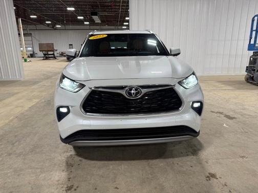 2025 Toyota Highlander Hybrid Platinum