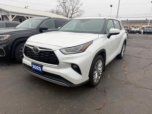 2025 Toyota Highlander Hybrid Platinum