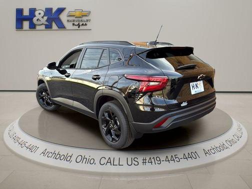 Mosaic Black Metallic 2026 Chevrolet Trax LT