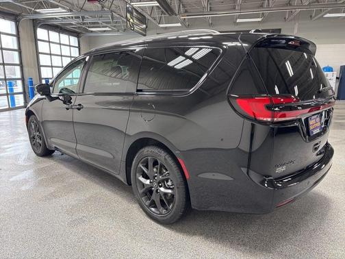 2026 Chrysler Pacifica L