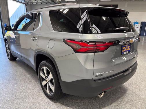 Sterling Gray Metallic 2023 Chevrolet Traverse LT Leather