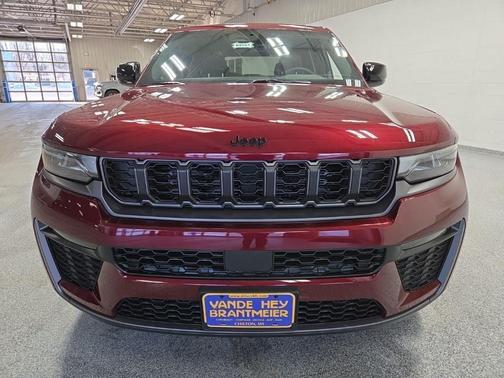 Velvet Red Pearl-Coat Exterior Paint 2026 Jeep Grand Cherokee Limited