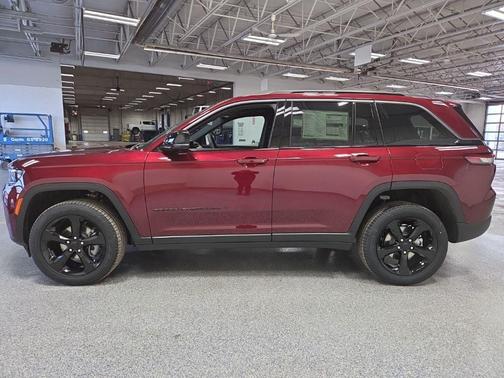 Velvet Red Pearl-Coat Exterior Paint 2026 Jeep Grand Cherokee Limited